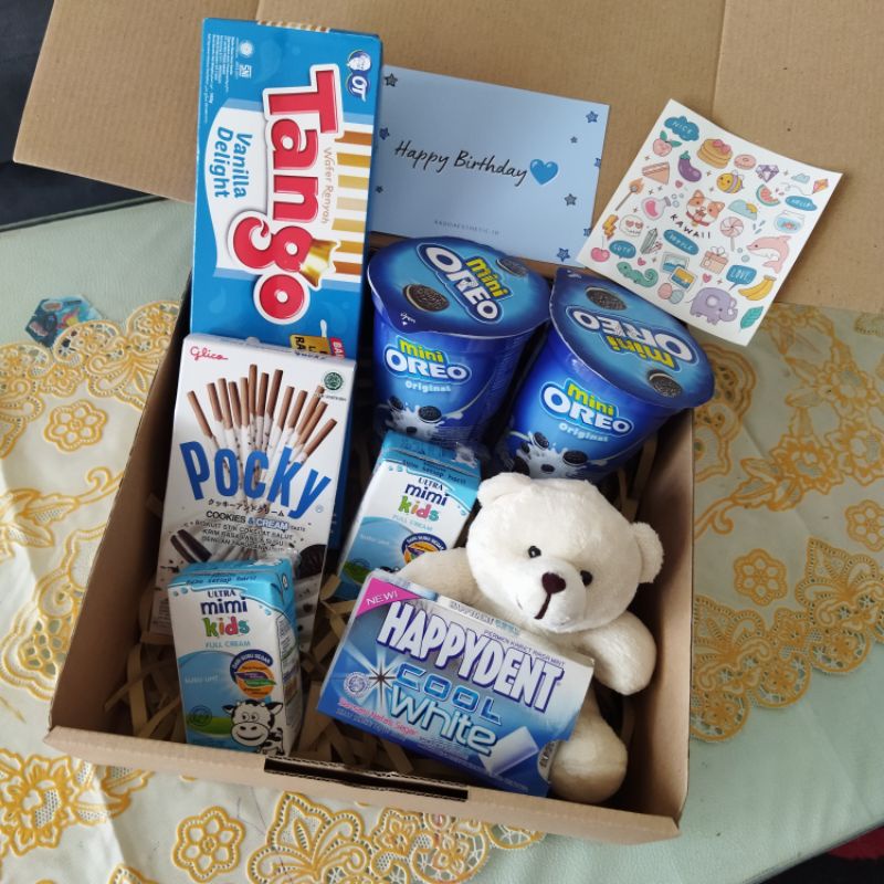 

HAMPERS KADO SNACK BONEKA