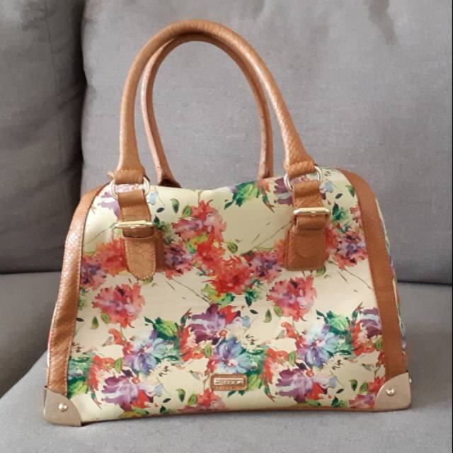 Tas merek Aldo asli
