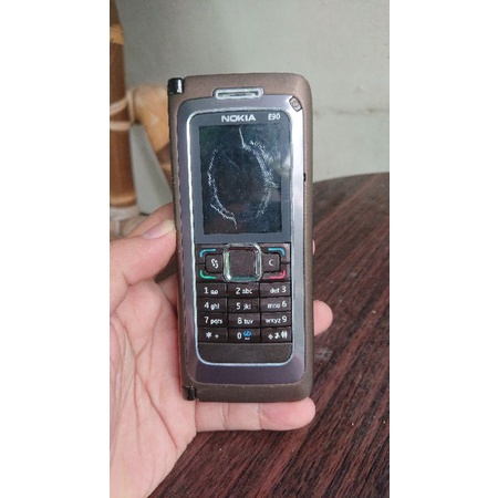 nokia E90 bahan
