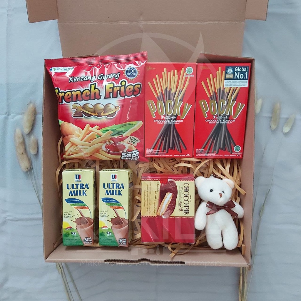 

HAMPERS MAKANAN SNACK GIFT BOX ULTAH WISUDA NATAL CEWEK COWOK PAKET M3