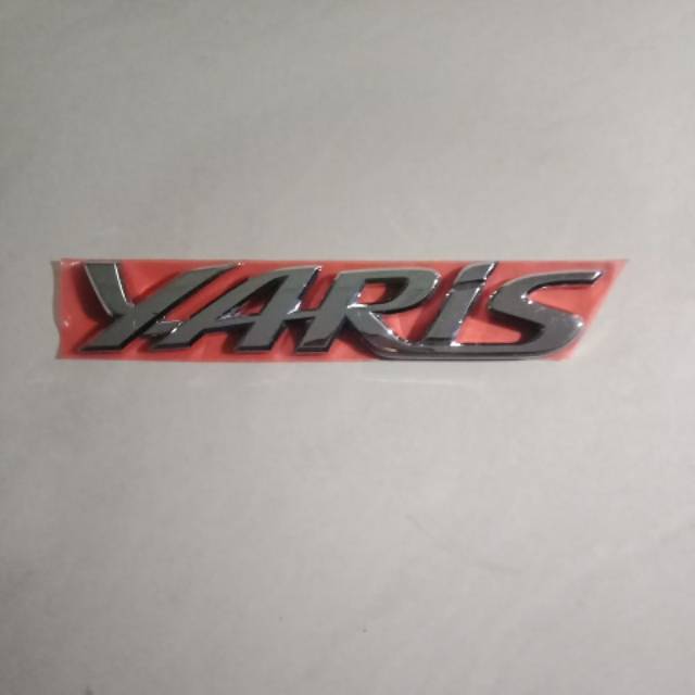 Emblem YARIS untuk Toyota Yaris 2008.