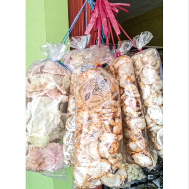 

Krupuk sisir bulat bumbu pedas dan original khas cirebon