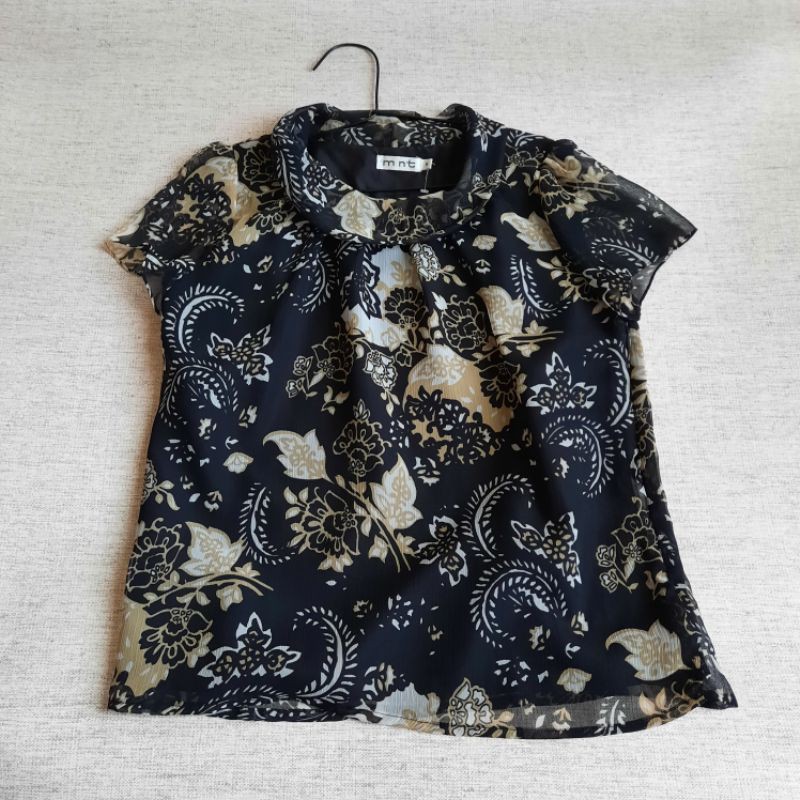 Blouse Hitam Merk Mint / Atasan Hitam Mint / Baju Kerja Hitam Merk Mint (Preloved)