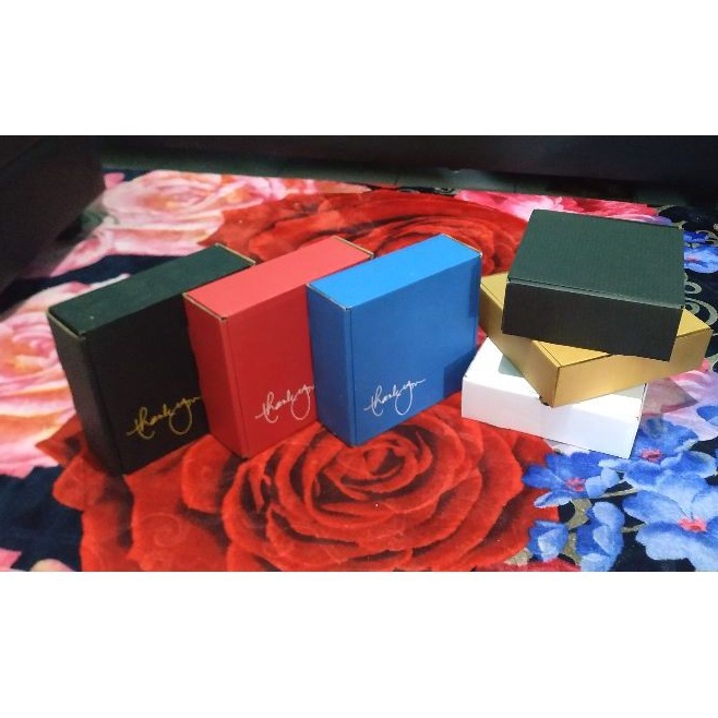 

Box hampers kotak kado 22x22x8