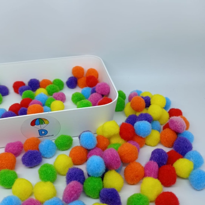 

Pompom 1,5cm isi 100 dan capitan
