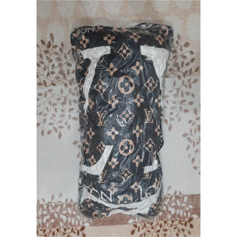 Bantal cinta motif elegan LV Sudah termasuk Sarung Bantal