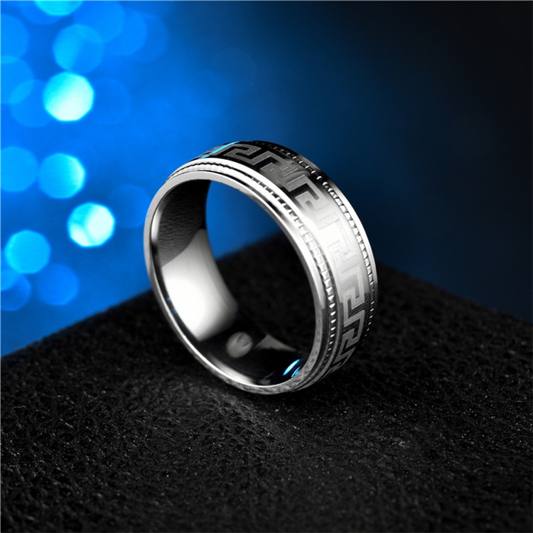 Cincin Titanium Pria Cincin Baja Tahan Karat Retro Eropa dan Amerika 30C03#