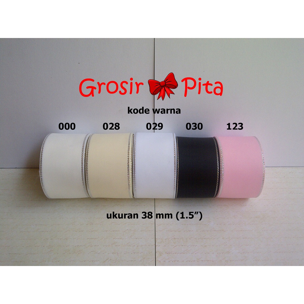 

(25 yard) Pita Grosgrain Glitter Silver ukuran 3,8 cm (1-1/2″) pg 1 | Pita Premium | Toko Bahan Craft | Grosir Pita