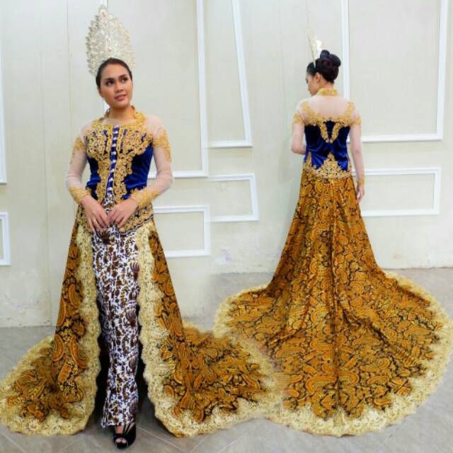 Kebaya Pengantin Bludru Rok Jarik Ekor