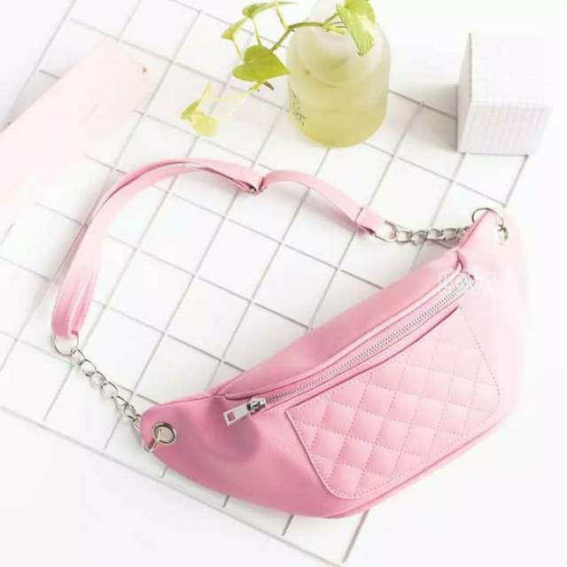 TAS WANITA WAIST BAG (KOTAK) - Hitam