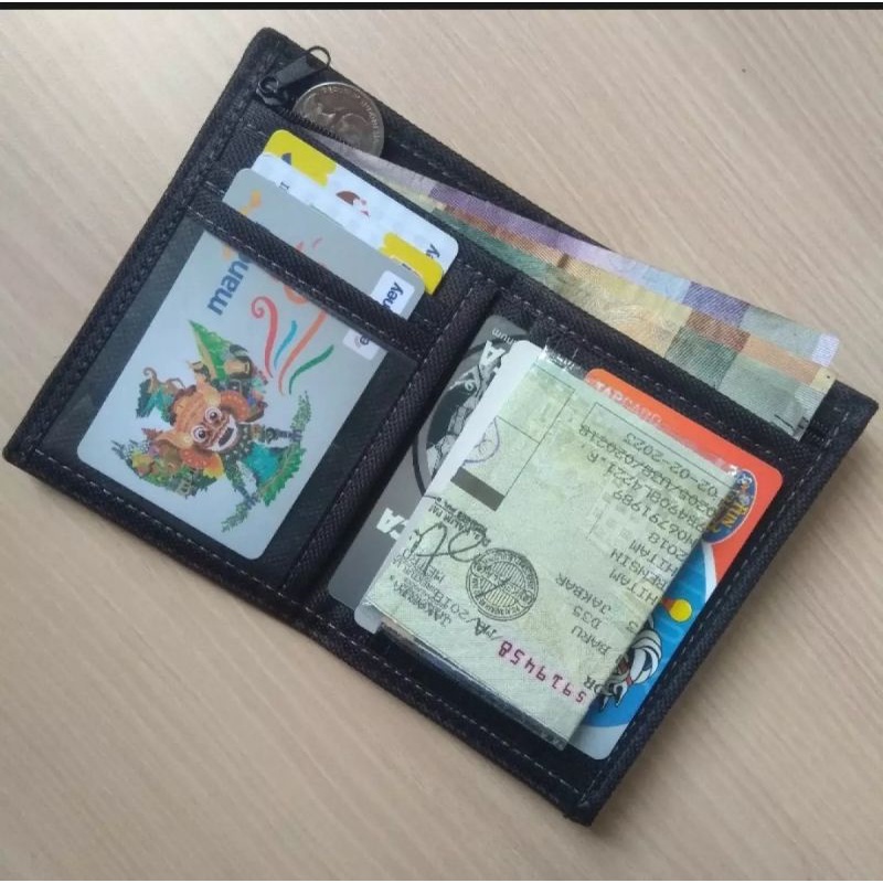 Dompet Pria Lipat Kulit Sintetis Ukuran Tanggung