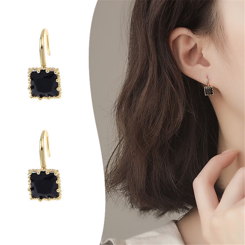 Anting Berlian Bentuk Kotak Tidak Teratur Polihedron Bahan Zirkon Warna Hitam Putih Untuk Wanita