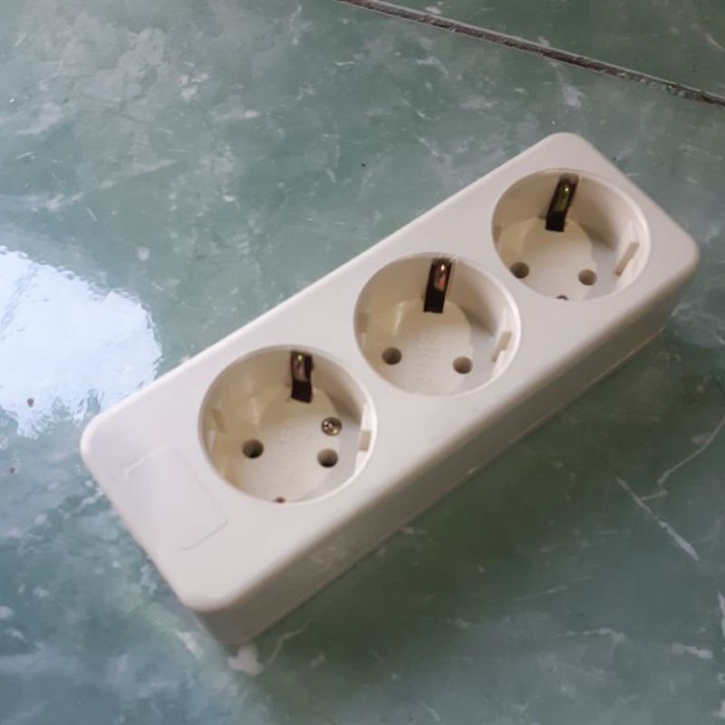 stop kontak 3 lubang erke 6A 250V SK 123L