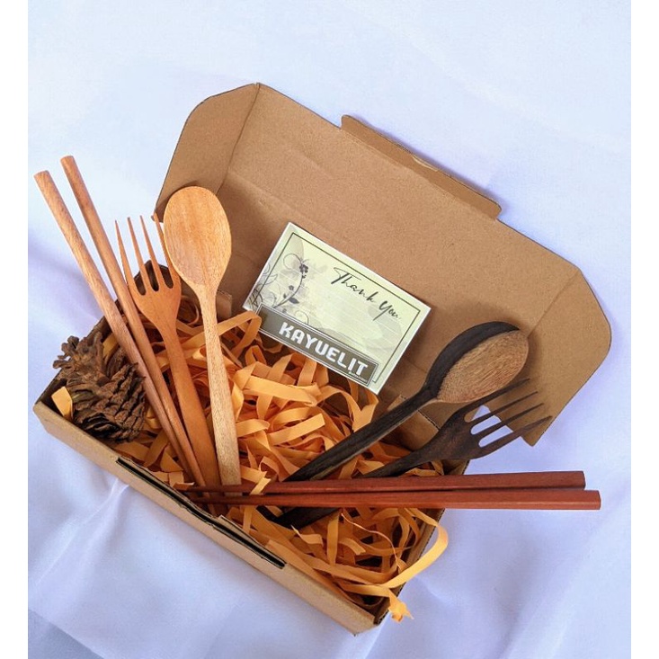 

Kado pernikahan / kado ulang tahun / Hampers pernikahan / Kado peralatan memasak / souvenir