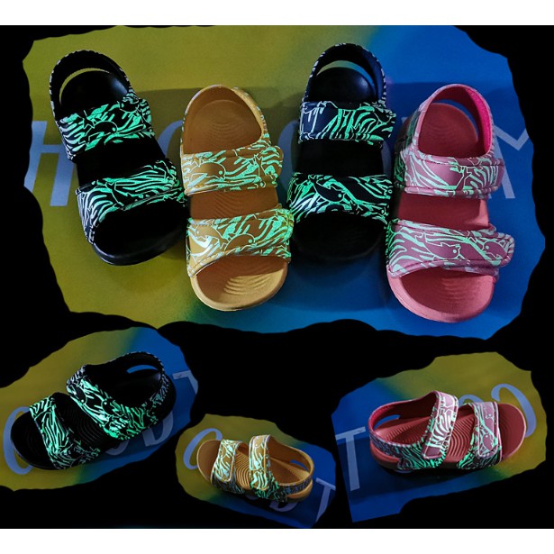 Sandal Ringan Anak Dapat Glow In The Dark Bermotif Garis / Sandal Gunung Anak Garis