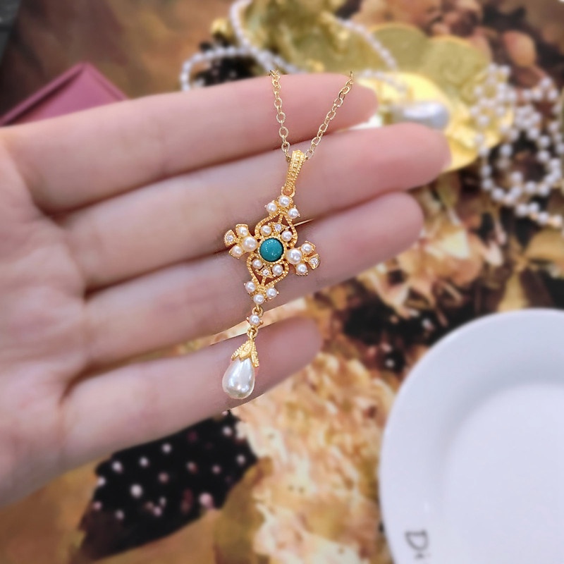 Kalung Liontin Salib Aksen Mutiara Putih Bahan Zircon Untuk Wanita