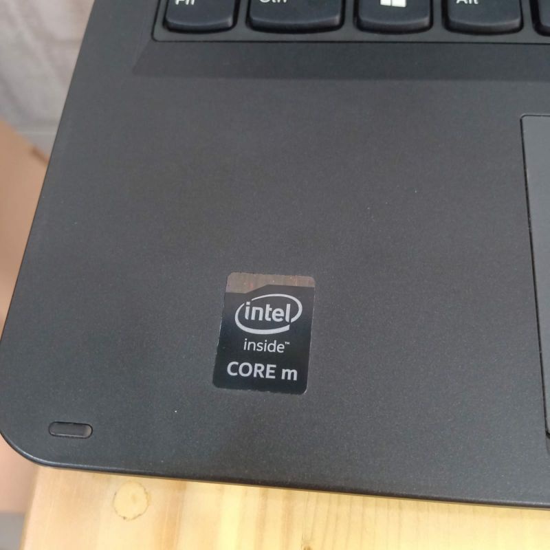 Laptop Lenovo Thinkpad 11e intel Cor M5-5Y10c Ram 4GB HDD 500GB Windows 10 Full aplikasi Siap pakai