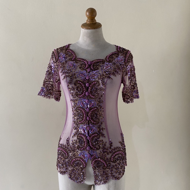 Kebaya payet ungu