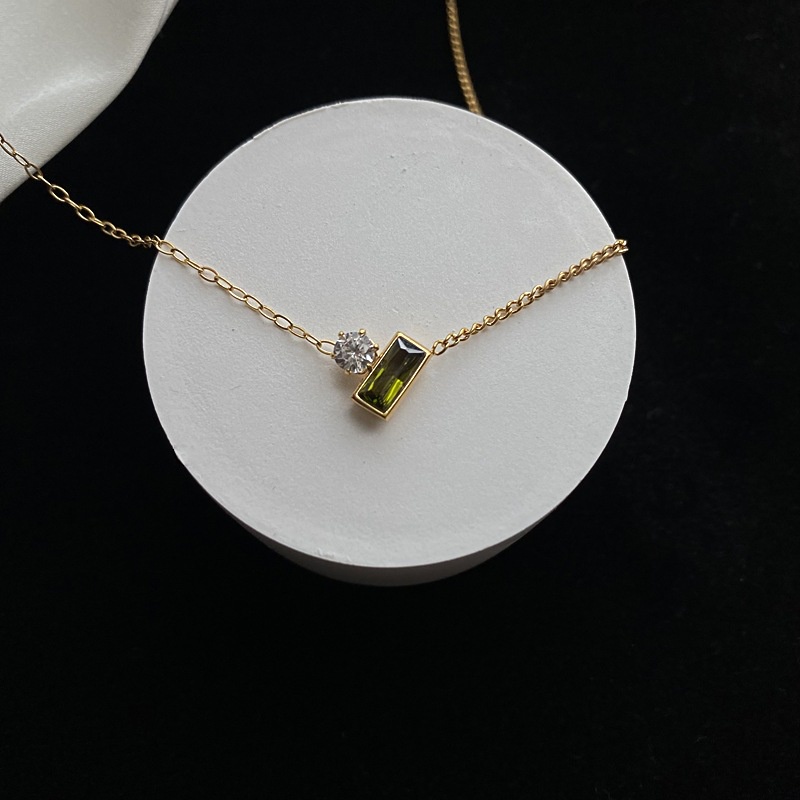 Olive Green Haoshi Pendant Necklace Titanium Steel Rantai Emas 18K Berkelas All-Match Rantai Pendek Perempuan