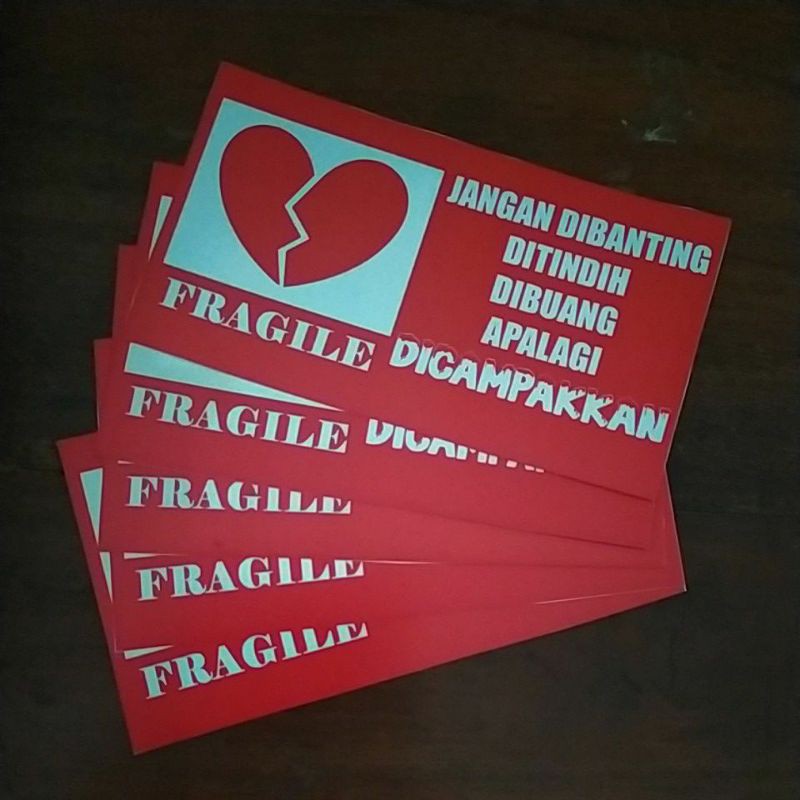 

Stiker Fragile Lucu Kekinian Siap Pakai (7,5x12cm)