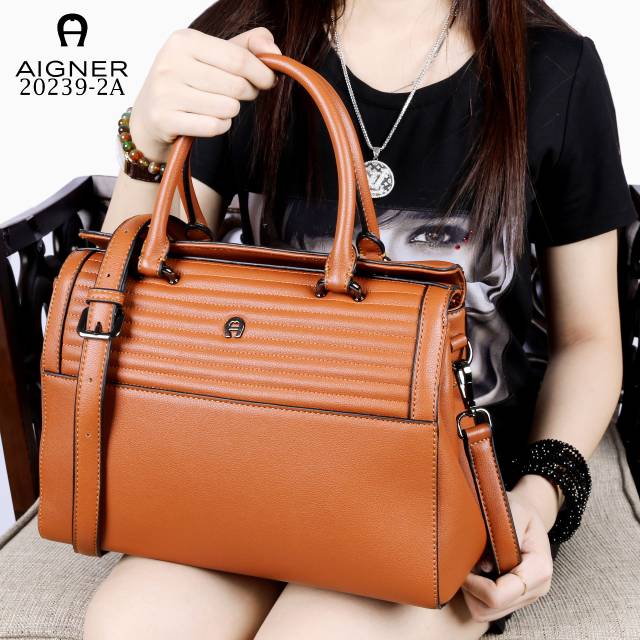 AIGNER Roma Vintage Valois Shoulder Bag