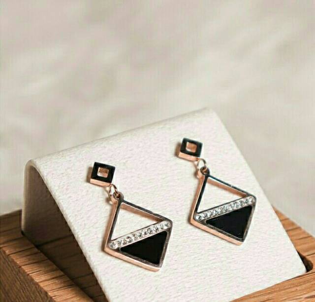 GG Anting Tusuk Kubik Berlian Titanium Premium Lapis Emas 18k# AT-160