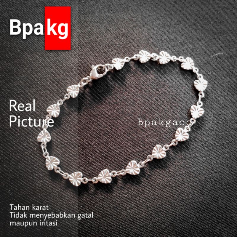 Gelang tangan love tatah Gelang titanium wanita Anti karat Silver hati motif Gelang cewek simple cod