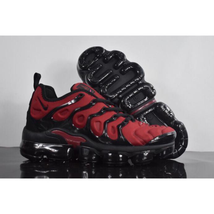nike vapormax plus burgundy