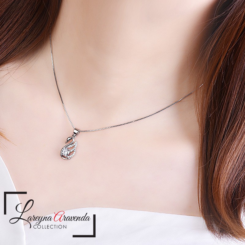 Kalung Titanium Wanita Liontin Swan Kristal Crystal Swarovski KL048