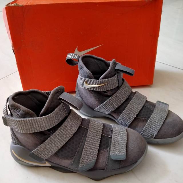 nike lebron soldier XI original