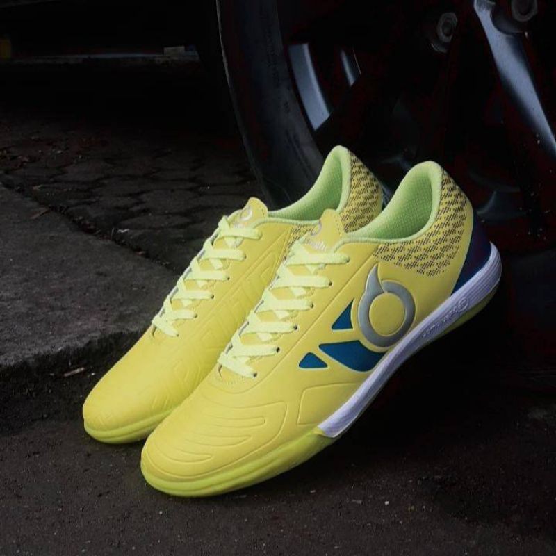 SEPATU FUTSAL ORTUSEIGHT IC SIZE 39-43