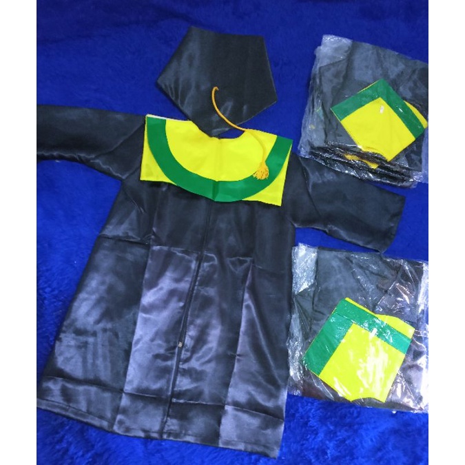 

BAJU WISUDA TK