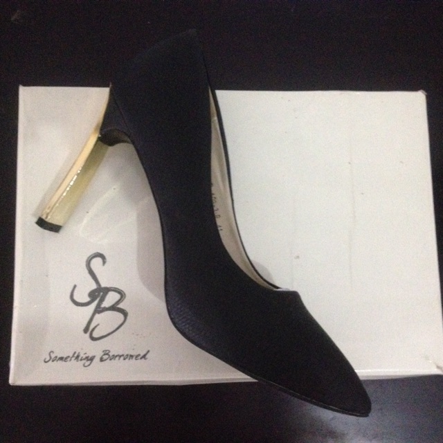 Preloved Sepatu High Heels Pumps Something Borrowed 120 rb