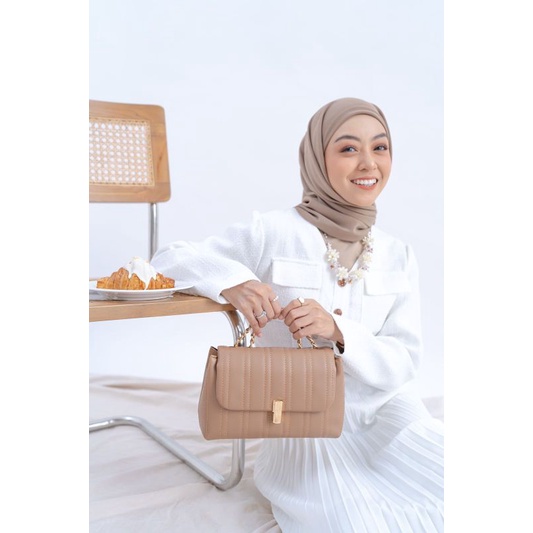 (Free Gift Menarik+DustBag) Sling Bag Flicka Kode V16 Taupe
