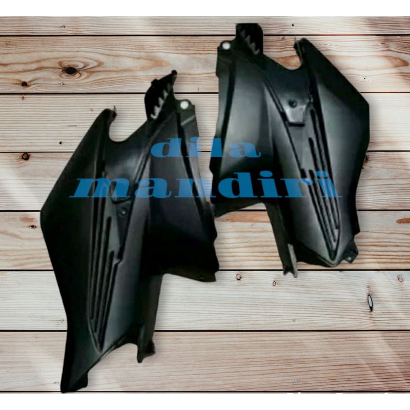 Cover sambungan body samping Revo lama / Revo lancip