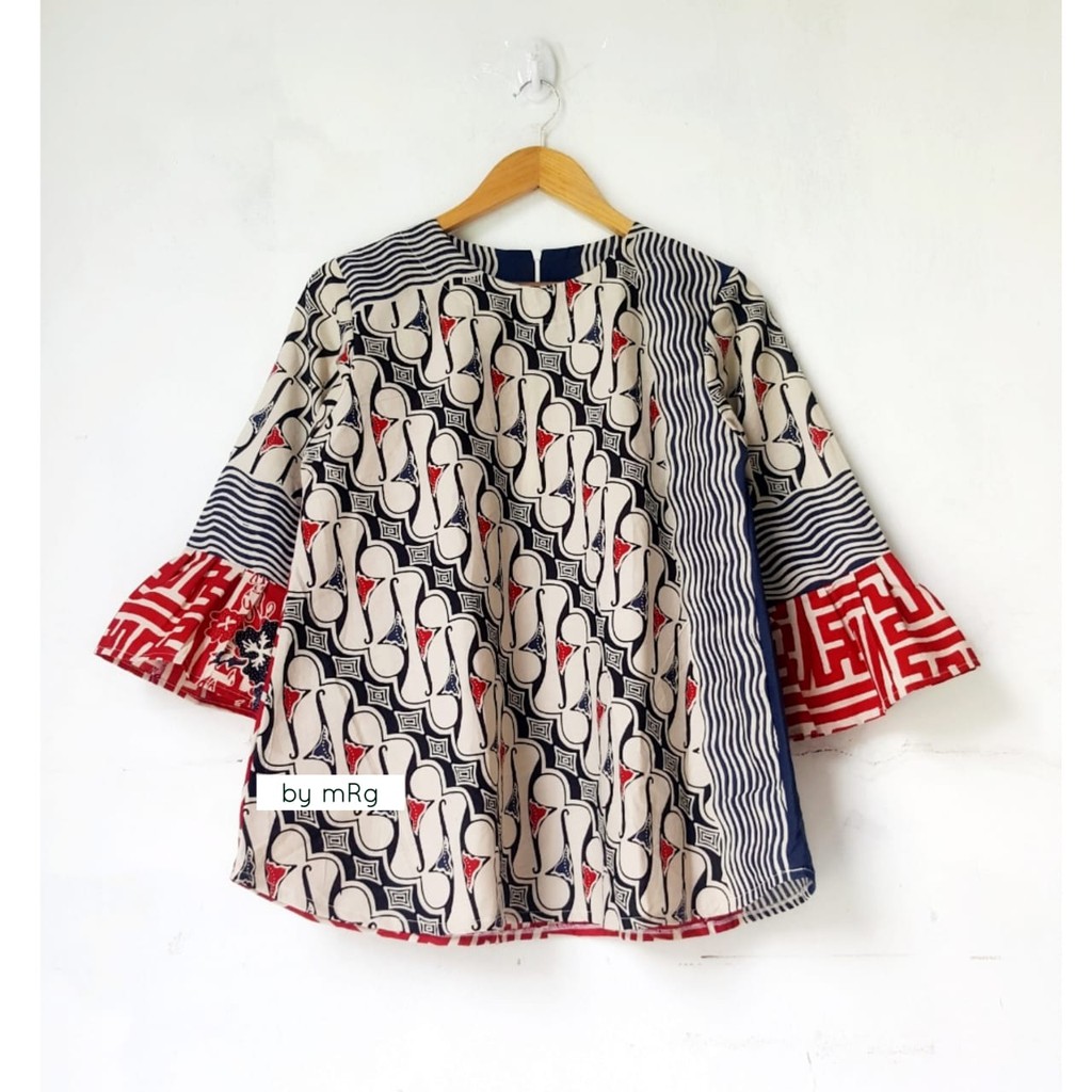 ATASAN WANITA MUSLIM,BLUS CALISTA IWAN TIRTA,BLUS BATIK MODERN,BATIK ELEGANT TERBARU