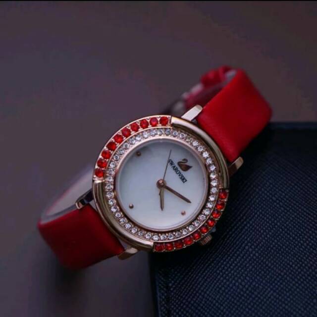 PROMO SUPER... JAM TANGAN SWAROVSKI BAHAN TALI KULIT MERAH UDAH PAKAI BOX