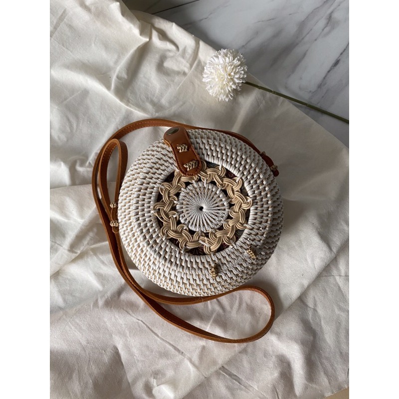 Tas Rotan Bali model selempang bulat tebal putih anyaman