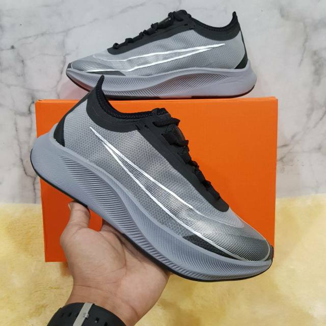 nike zoom fly 3 thunder grey