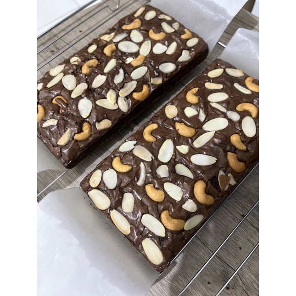 

Brownies Panggang Topping Almond Mede uk.10x20 (Tanpa Sekat)