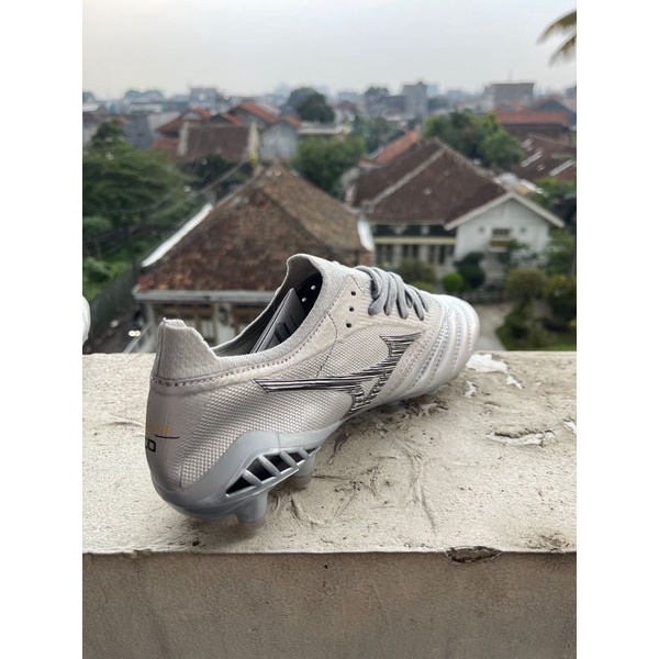 Sepatu Bola Mizuno Morelia Neo 3 Beta Leather Silver-2