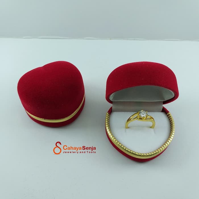 RB Ring Box/ Kotak Cincin Tunangan Love Beludru / Tempat Cincin Love