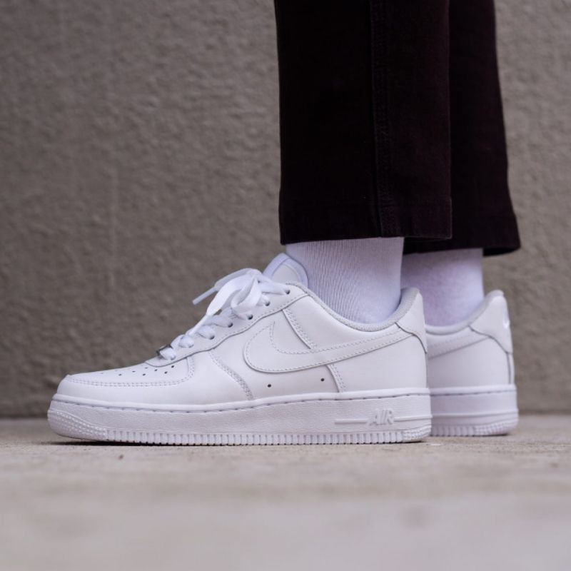 white size 6 nike air force 1
