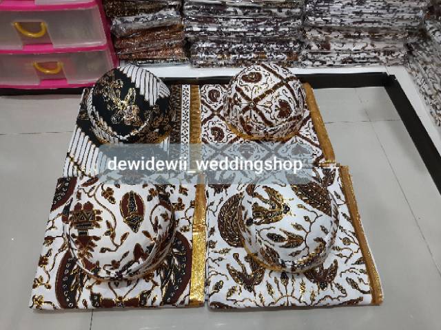 Set Blangkon dan Jarik Pengantin, Dasar Putih