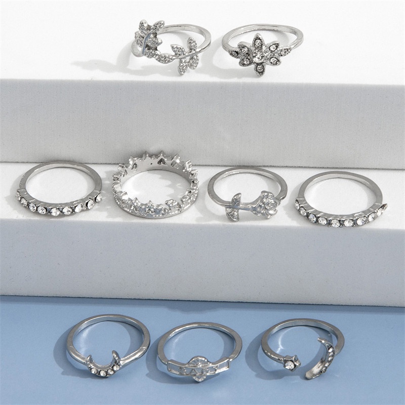 9 Pcs / Set Cincin Mahkota Berlian Model Bulan Bintang Daun Mawar Untuk Wanita