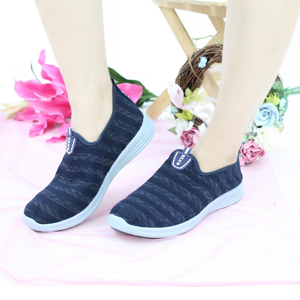 SNEAKERS SLIP ON EMPUK PRIA