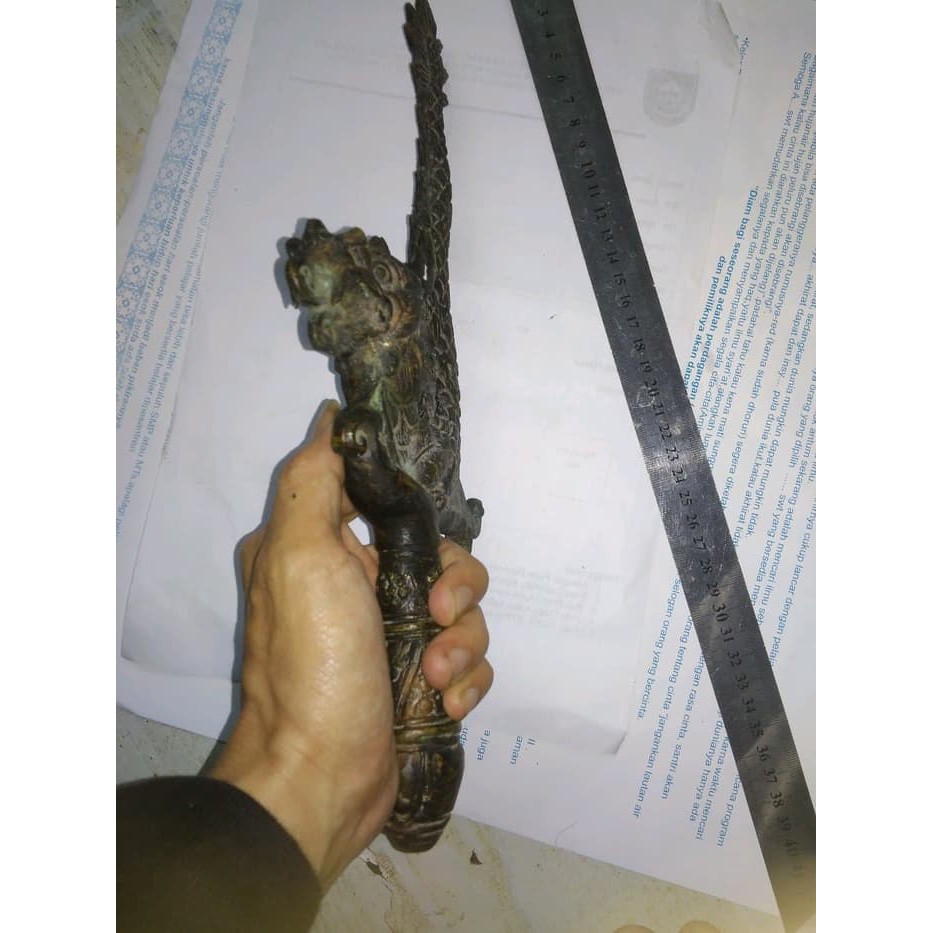 koleksi barang antik hiasan keris naga bertanduk sisik kuning bahan kuningan full ukir jadul