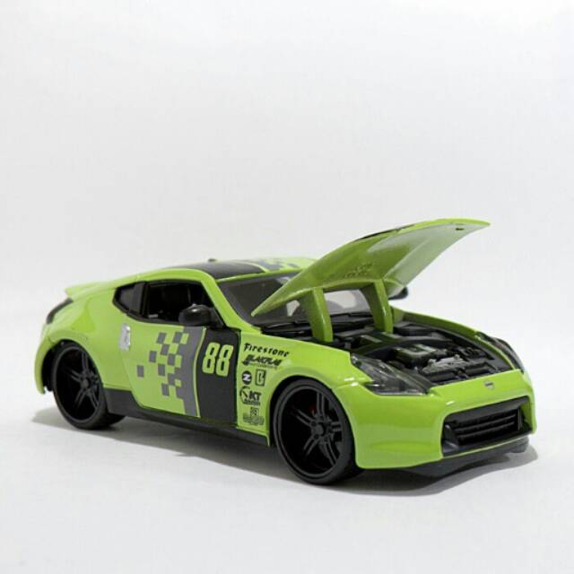 Miniatur Mobil Nissan 370Z 2009 Hijau - Maisto Skala 1:24