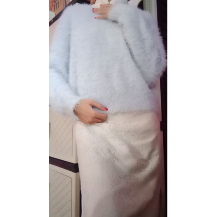 sweater crop rajut fuzzy brand INGNI preloved