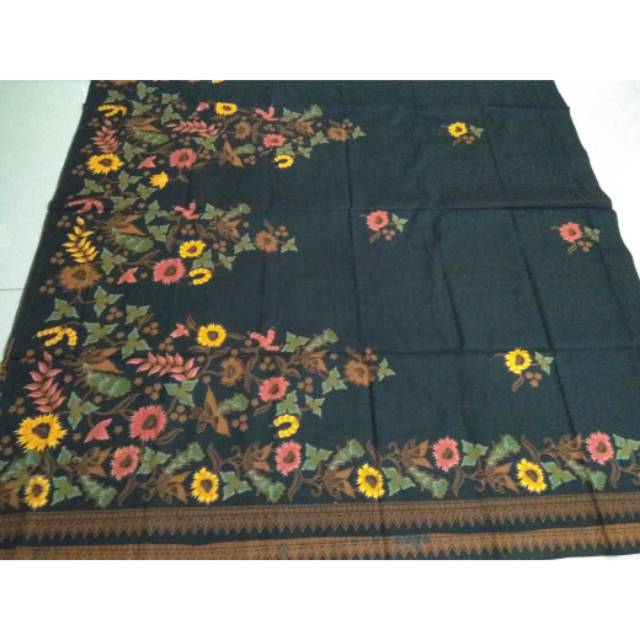 Kain batik jarik hitam manis bunga mawar hitaman